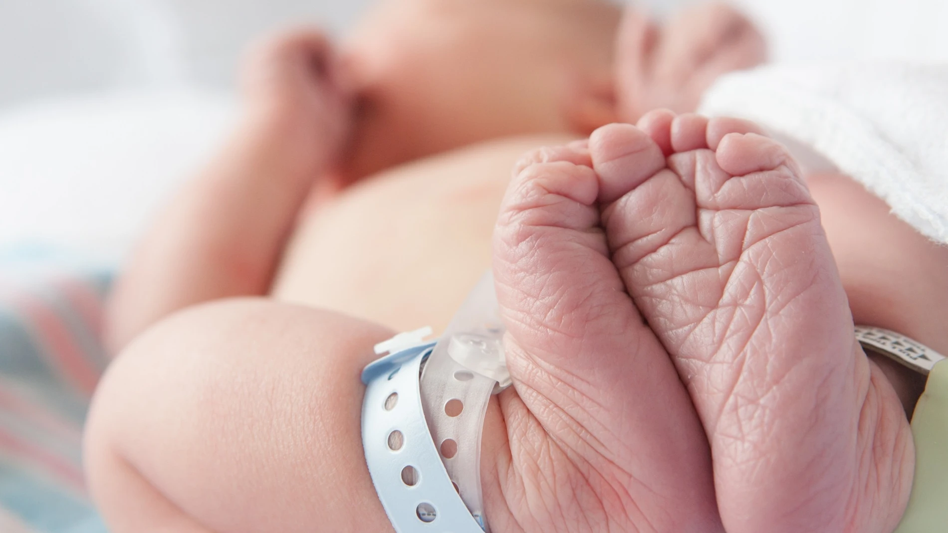 La tarjeta cubre gastos como la compra de alimentos infantiles, ropa, cunas o productos de higiene o farmacia.