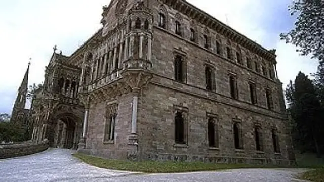 Comillas es un pueblo de Cantabria que cuenta con el honor de ser el municipio de menos de cinco mil habitantes más buscado de España Comillas es un pueblo de Cantabria que cuenta con el honor de ser el municipio de menos de cinco mil habitantes más buscado de España