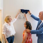 La consejera Isabel Blanco y el presidente de la Diputación de Segovia, Miguel Ángel de Vicente, inauguran el Centro "Los Juncos"