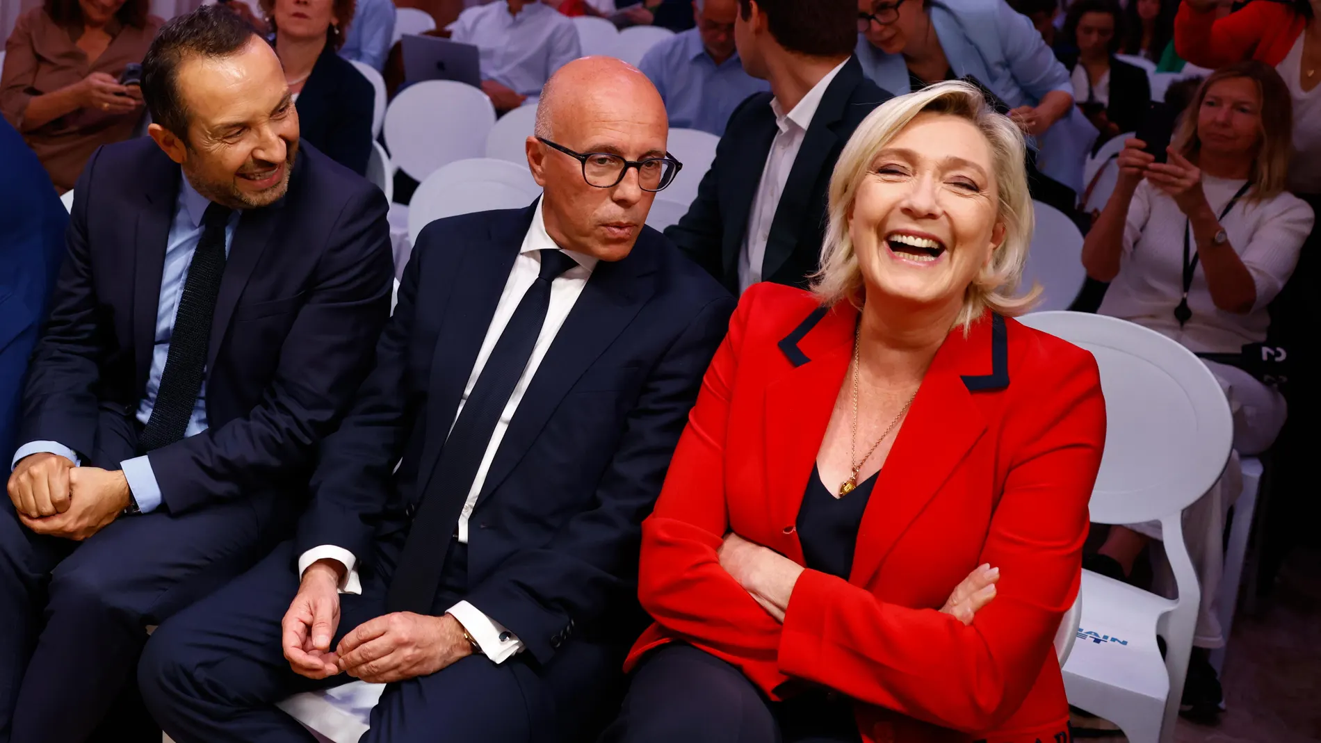 Paris (France), 24/06/2024.- Leader of Les Republicains (LR) right-wing opposition party Eric Ciotti (C) and French member of parliament and previous candidate for French presidential election Marine Le Pen (R) attend French extreme right party Rassemblement National (RN, National Front) press conference ahead of legislative elections, Paris, France, 24 June 2024. The RN received the highest score in France (31.5 percent) in the recent European elections and is now calling for a government of...