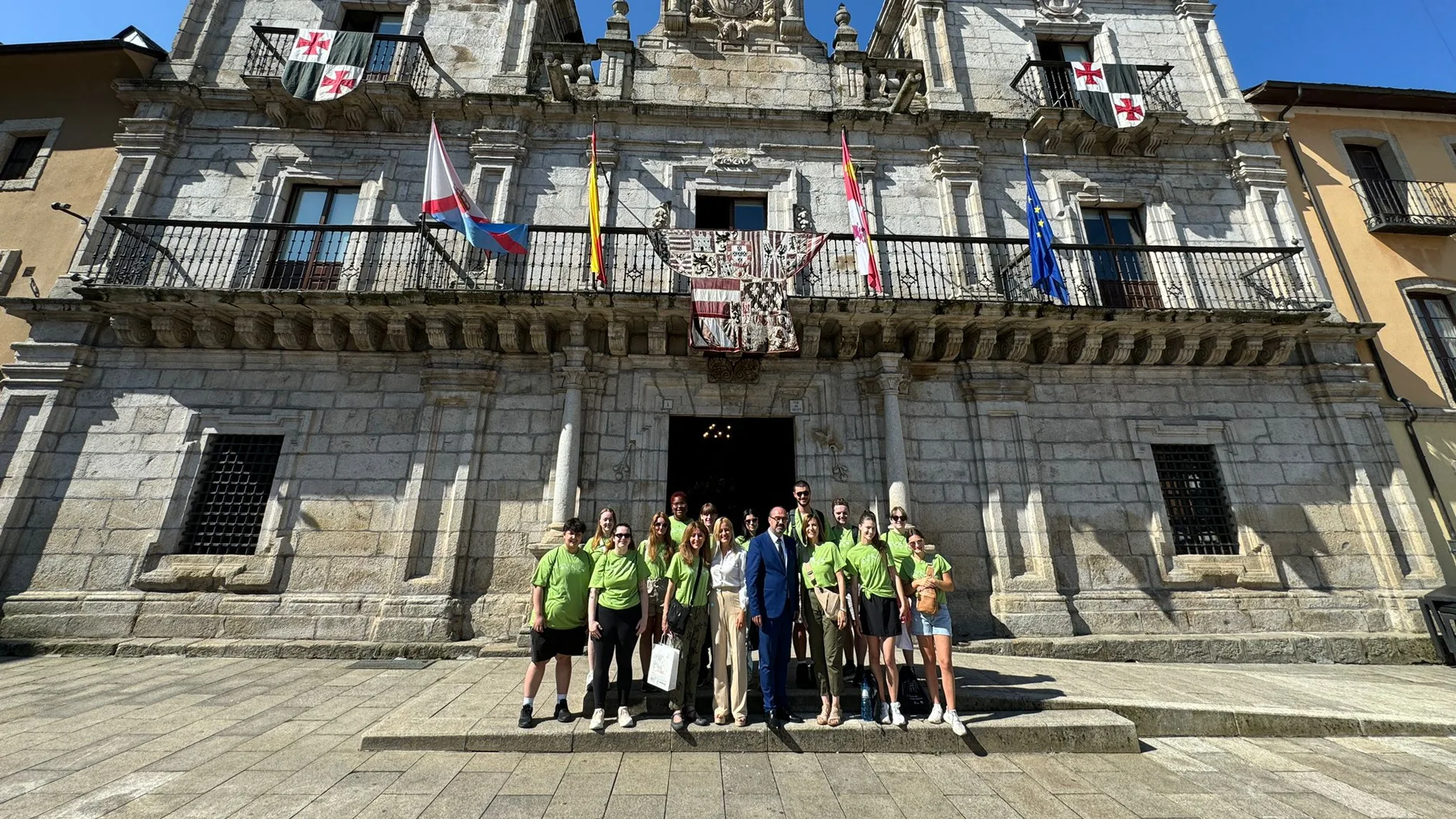 El alcalde de Ponferrada, Marco Morala, recibe a estudiantes de la Universidad de Ohio