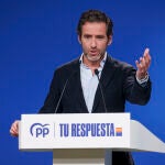 Borja Semper en rueda de prensa posterior a la reunion del comite de direccion del PP. David Jar