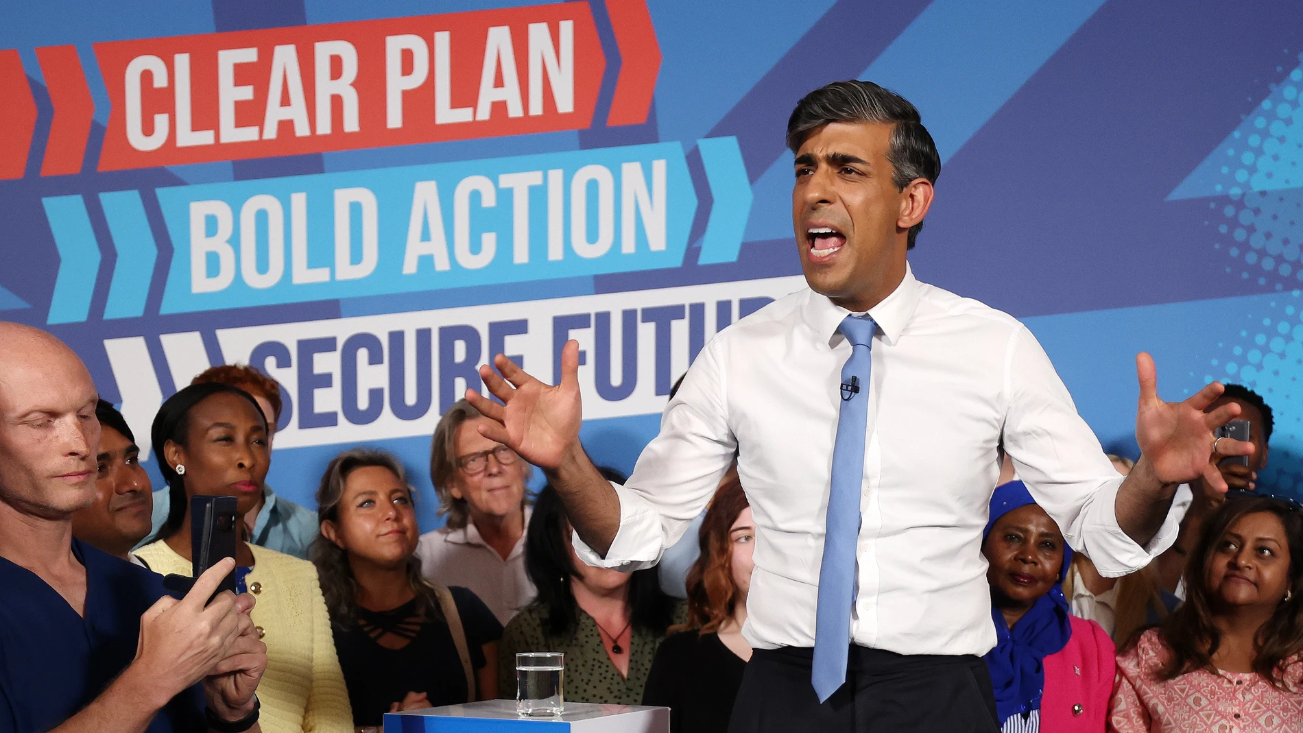 London (United Kingdom), 24/06/2024.- British Prime Minister Rishi Sunak speaks at a Conservative Party election campaign event in central London, Britain, 24 June 2024. Britain will hold a general election on 04 July. (Reino Unido, Londres) EFE/EPA/ANDY RAIN