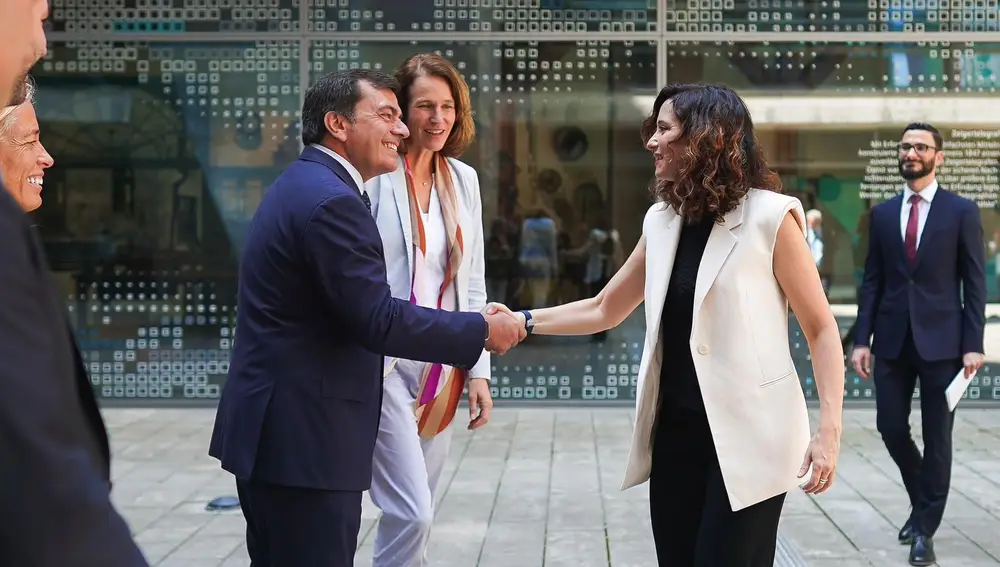 Ayuso viaja a Múnich para ratificar la construcción de la nueva sede de Siemens España en la Comunidad de Madrid