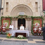 La corporación municipal asiste a la misa por la festividad de San Juan en la ciudad de León