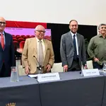Santonja presenta la feria de teatro de Ciudad Rodrigo junto a Javier y Marcos Iglesias y el director del certamen, Manuel González Fernández