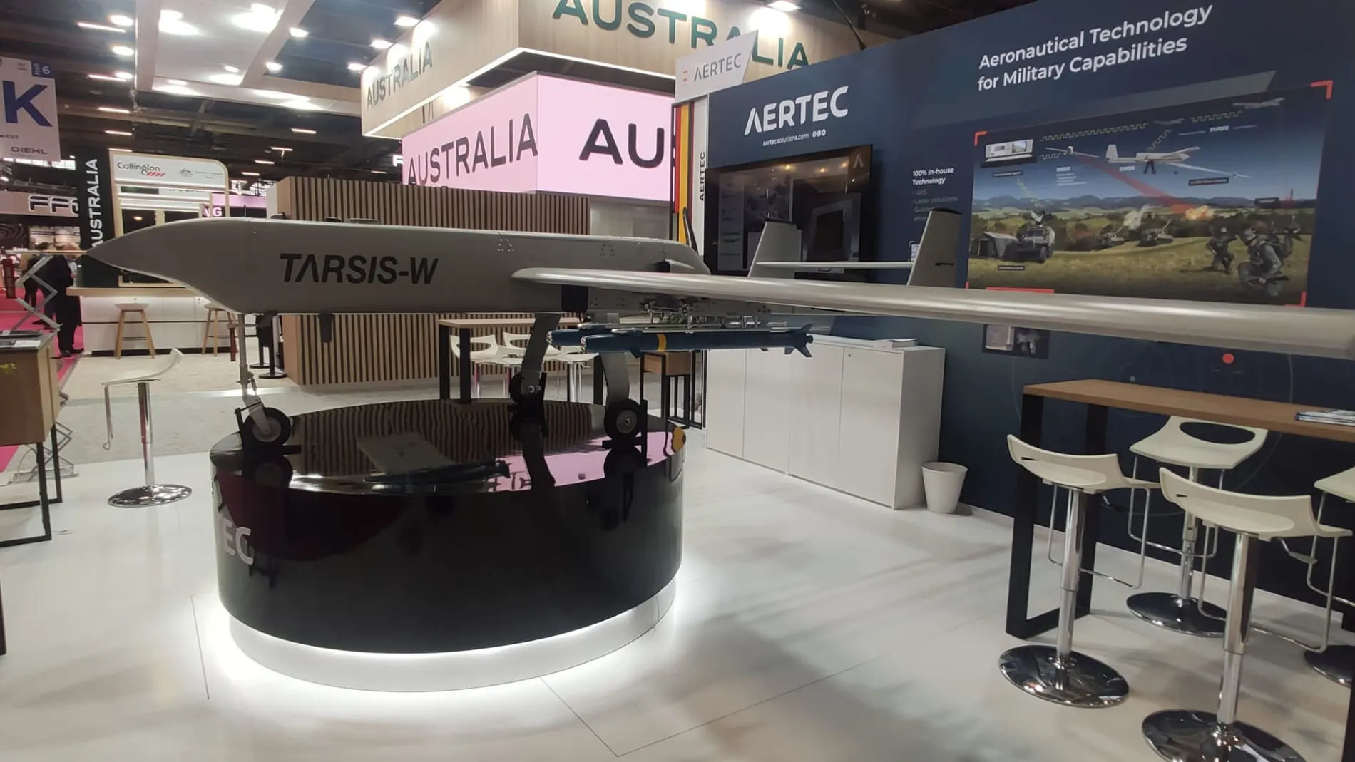 Dron Tarsis con micromisiles Fox de Aertec en Eurosatory