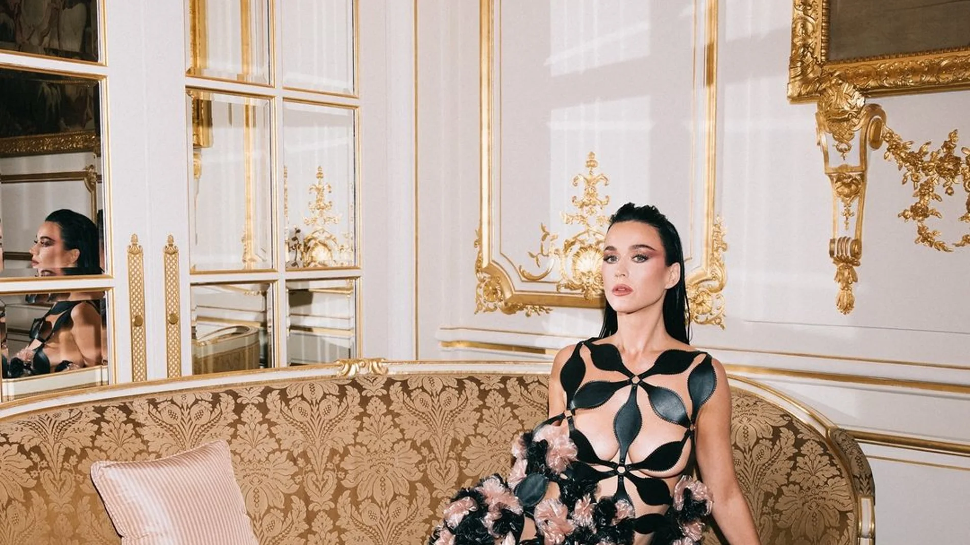 Katy Perry en Vogue World 2024 un vestido "naked dress"