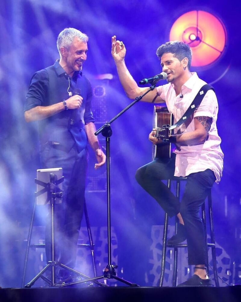 David DeMaría cantando con Sergio Dalma