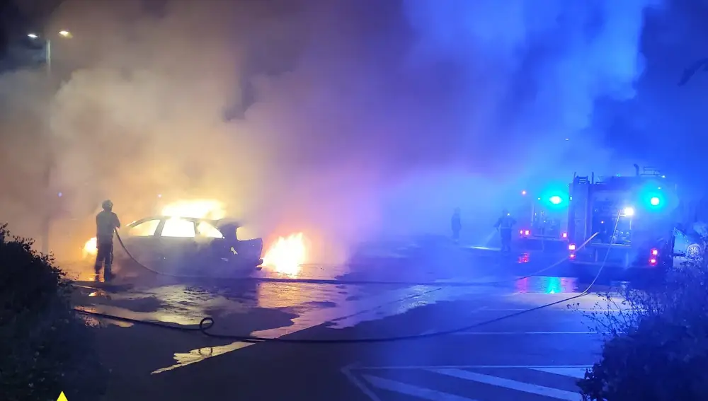 Incendio en un aparcamiento público en Puertollano (Ciudad Real)