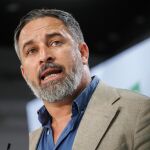 Abascal acusa al PP de querer entregar el CGPJ y el TS a Sánchez: "Se convertirán en cómplices del golpe"
