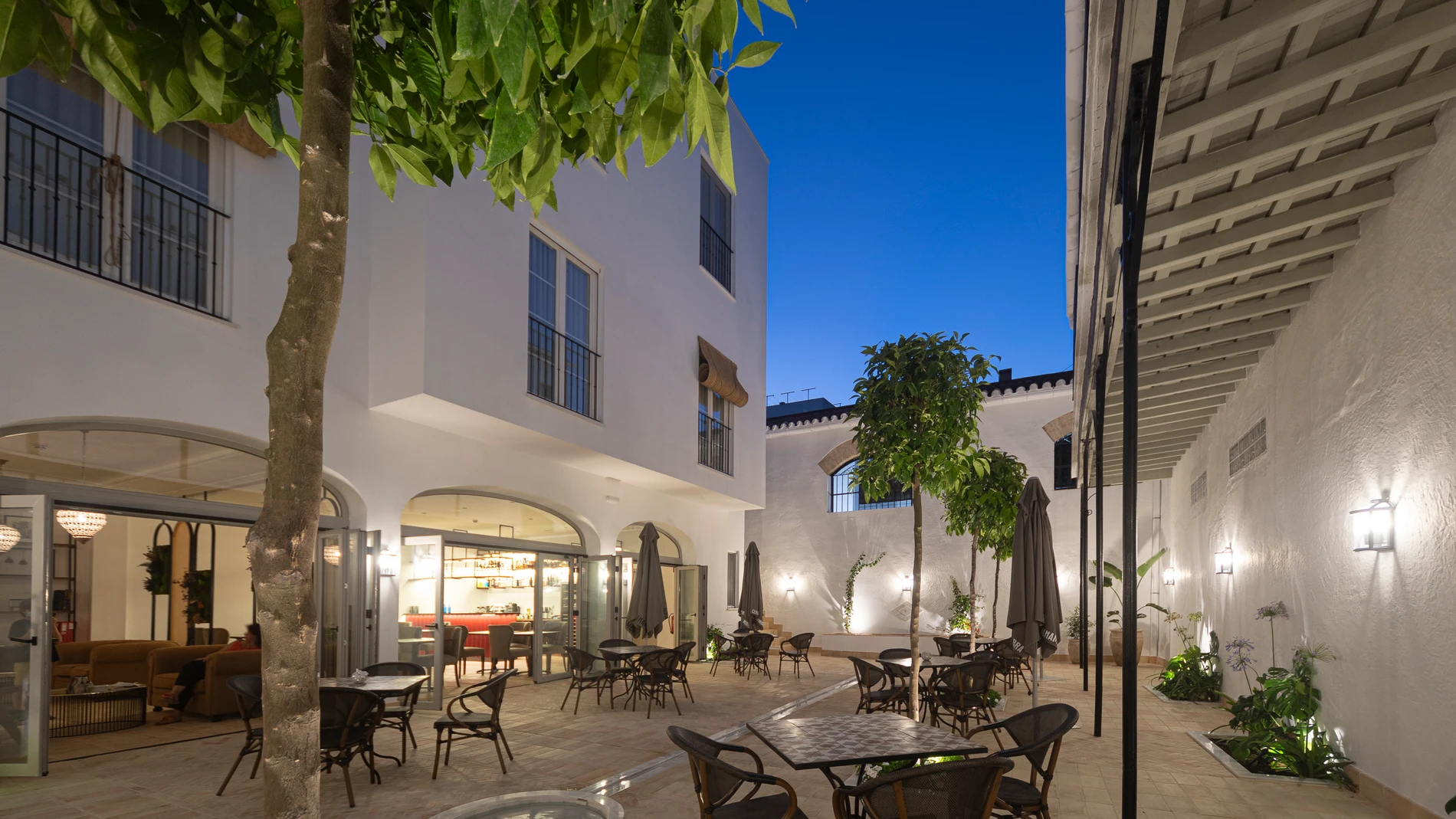 El patio interior de Albariza Hotel, con una fuente central de origen árabe, se ha convertido en el alma del alojamiento