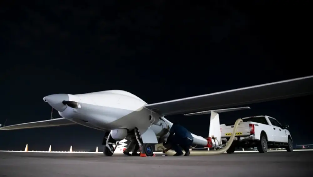 El dron ULTRA fotografiado en la Base Aérea de Al Dhafra en los Emiratos Árabes Unidos.