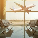 España cuenta con más de cuarenta aeropuertos, contando los que realizan vuelos nacionales e internacionales, y algunos de ellos son muy transcurridos como Madrid-Barajas, Barcelona-El Prat o Málaga-Costa del Sol