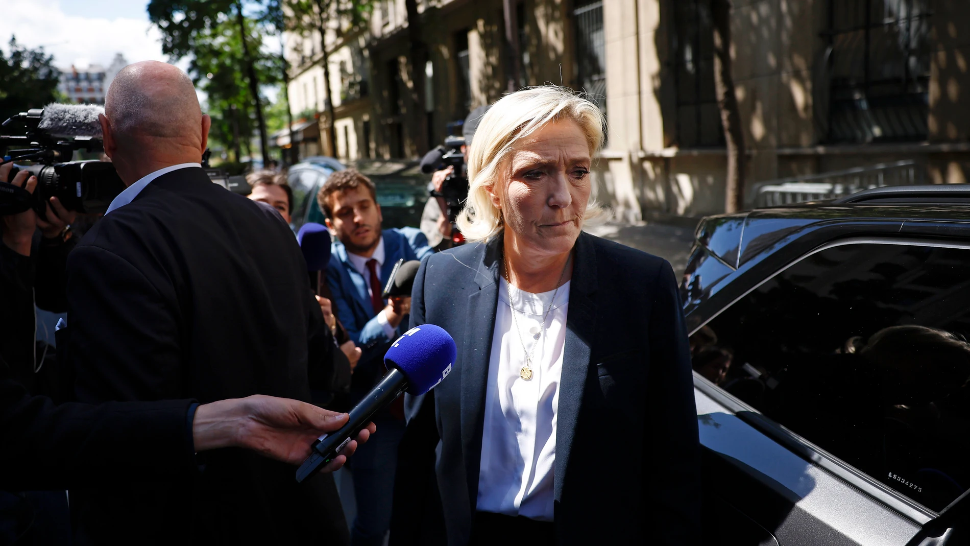 Paris (France), 04/07/2024.- French member of Parliament for far-right Rassemblement National (RN) party Marine Le Pen (R) leaves the party headquarter in Paris, France, 04 July 2024. France's far right National Rally has made significant gains in the first round of parliamentary elections. The second round of the elections for a new Parliament is to be held on 07 July 2024. (Elecciones, Francia) EFE/EPA/YOAN VALAT
