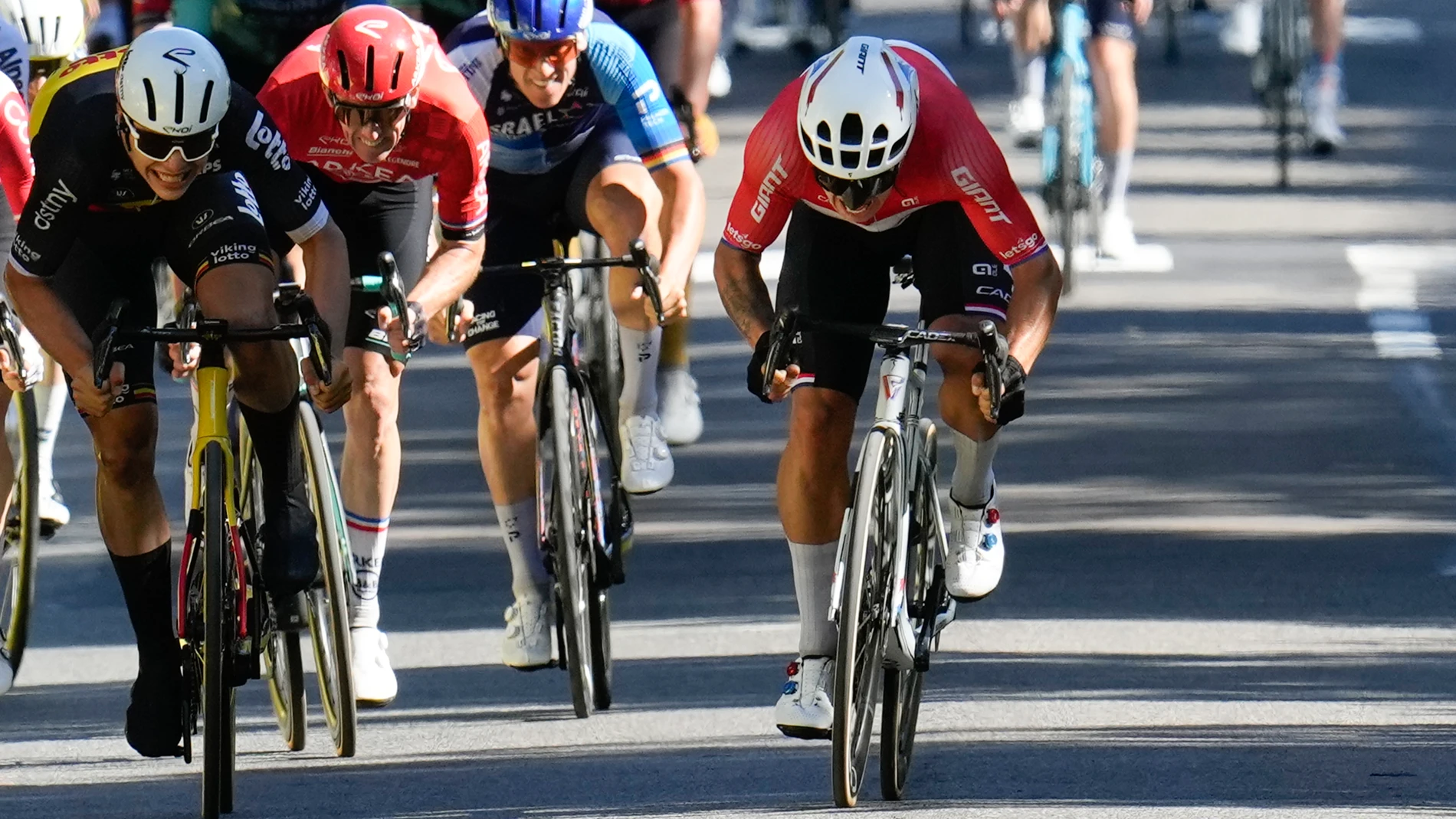 Netherlands' Dylan Groenewegen, right, sprints to the finish line to win ahead of Belgium's Arnaud de Lie, left, during the sixth stage of the Tour de France cycling race over 163.5 kilometers (101.6 miles) with start in Macon and finish in Dijon, France, Thursday, July 4, 2024. (AP Photo/Jerome Delay)