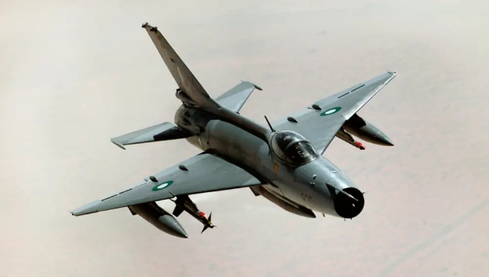 Un caza Chengdu J-7, basado en el MiG-21F-13, de la Fuerza Aérea de Pakistán.
