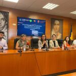  Elena Sánchez presenta los resultados del proyecto junto a Rosario Ferreira, Aurora Fernández, Inma Pose, Alexander Almeida y Marcos Jiménez