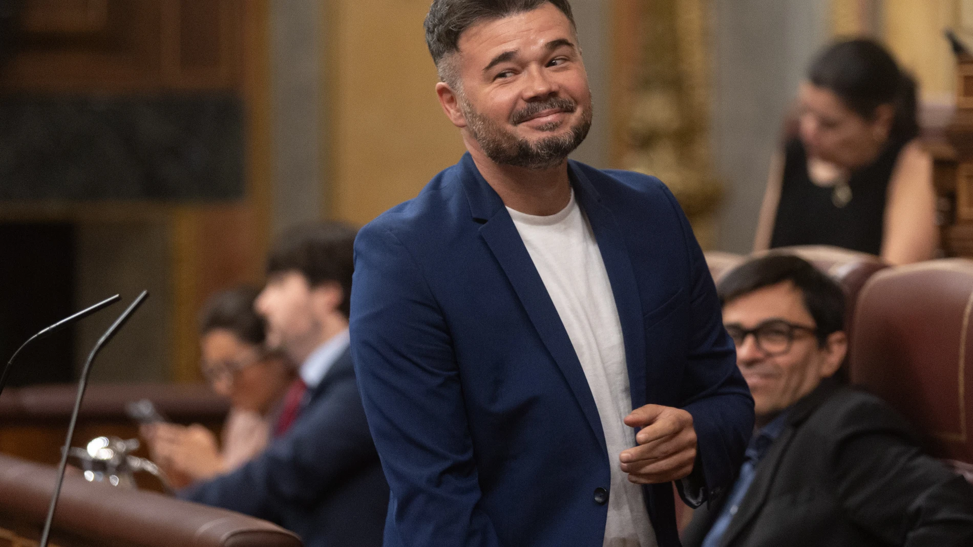 El portavoz de ERC en el Congreso, Gabriel Rufián, durante una sesión plenaria en el Congreso de los Diputados, a 4 de julio de 2024, en Madrid (España). El Pleno del Congreso celebra una sesión extraordinaria para debatir como único punto la toma en consideración de la Proposición de Ley Orgánica de reforma de la Ley Orgánica del Poder Judicial y de reforma del Estatuto Orgánico del Ministerio Fiscal, a iniciativa de los grupos Popular y Socialista. Las modificaciones afectan a los requisito...