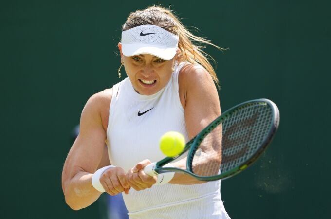 Paula Badosa devuelve una bola de revés ante Fruhvirtova