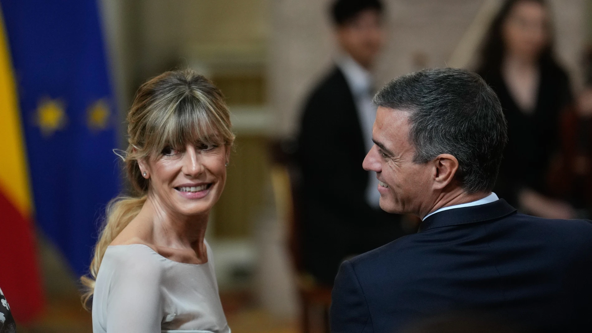 El presidente del Gobierno, Pedro Sánchez, junto a su mujer Begoña Gómez