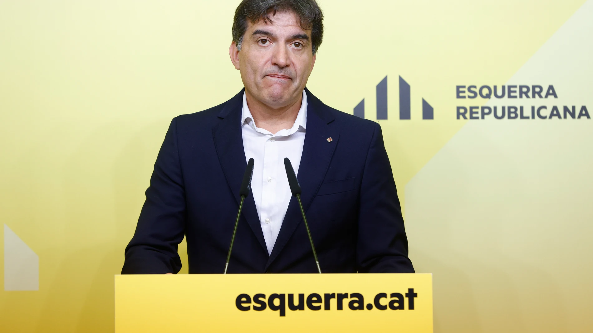 GRAFCAT6247 BARCELONA 04/07/2024.- El viceconseller del Govern, Sergi Sabrià, anunció hoy en rueda de prensa que dimite de su cargo político en ERC tras el caso de los carteles que relacionaban el alzheimer contra el ex número uno de ERC en el Ayuntamiento de Barcelona Ernest Maragall con su hermano, el expresidente de la Generalitat, Pasqual Maragall, que padece esta enfermedad degenerativa. EFE/Quique Garcia