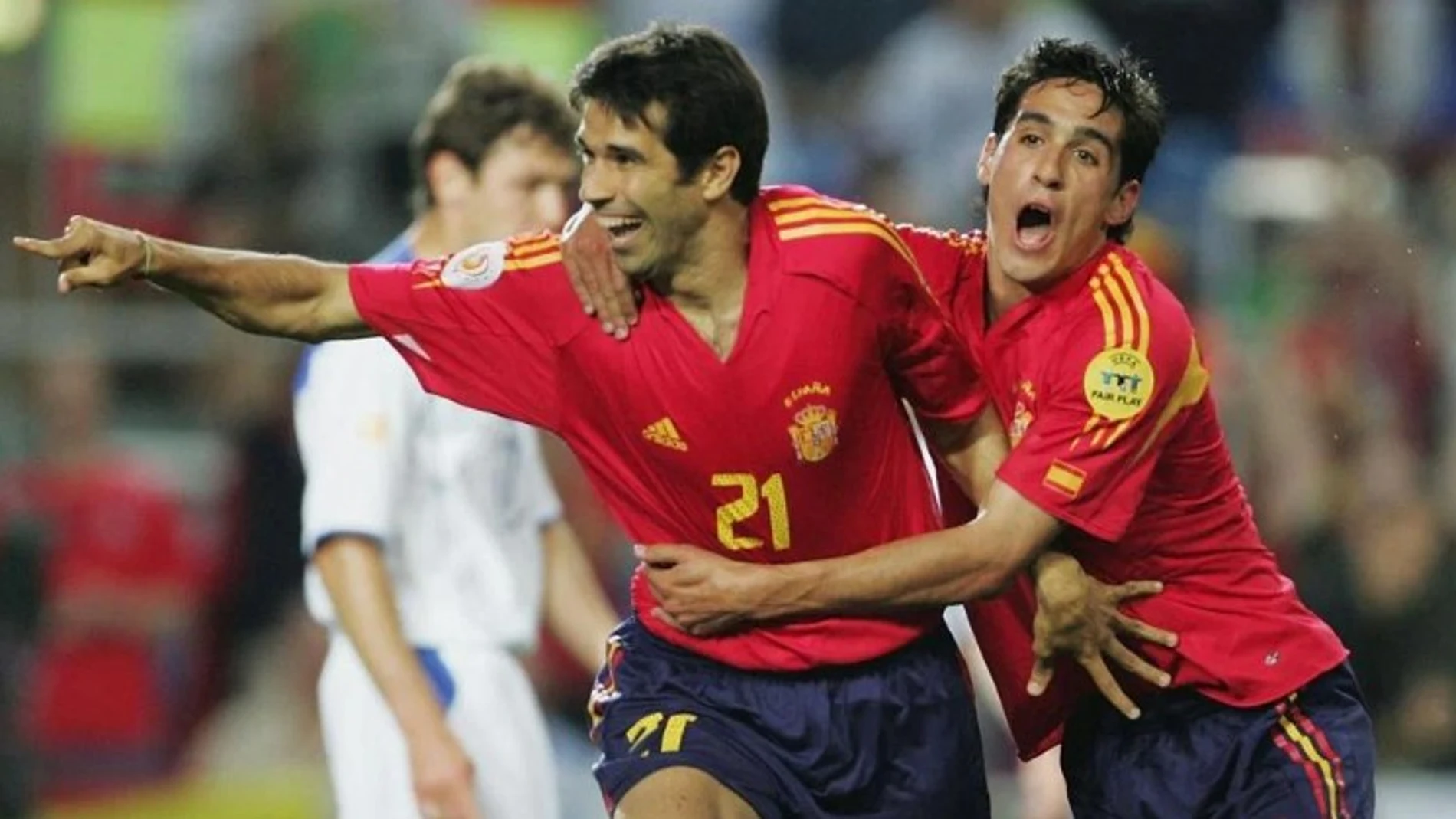 Valerón fue el autor de la única victoria de España en la Eurocopa 2004, contra Rusia, en una fase de grupos que la selección española también jugó contra Grecia y Portugal