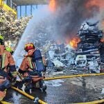 Valencia.- Sucesos.- Arde un camión con material inflamable en una nave industrial en Silla
