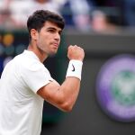 MURCIA.-Carlos Alcaraz avanza a octavos de Wimbledon tras una sufrida remontada ante el estadounidense Tiafoe