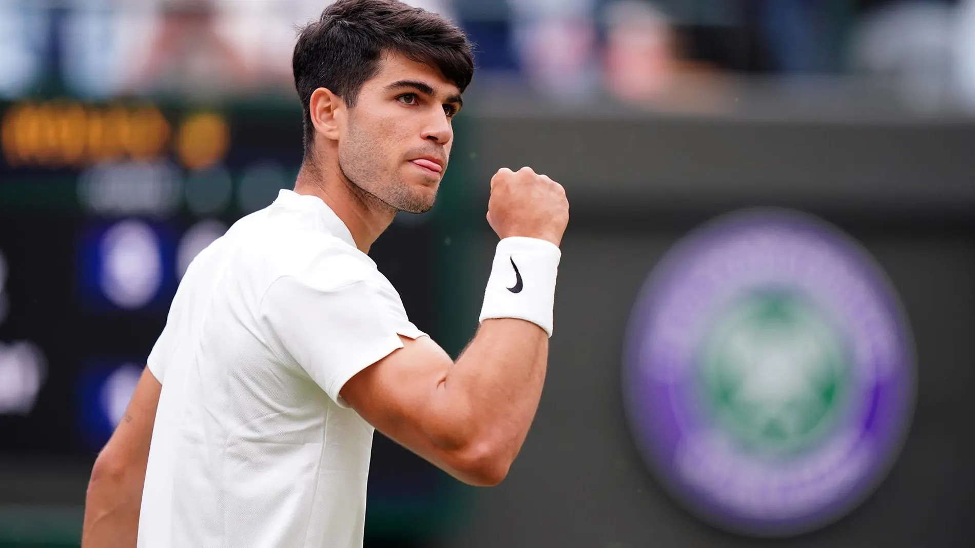 MURCIA.-Carlos Alcaraz avanza a octavos de Wimbledon tras una sufrida remontada ante el estadounidense Tiafoe