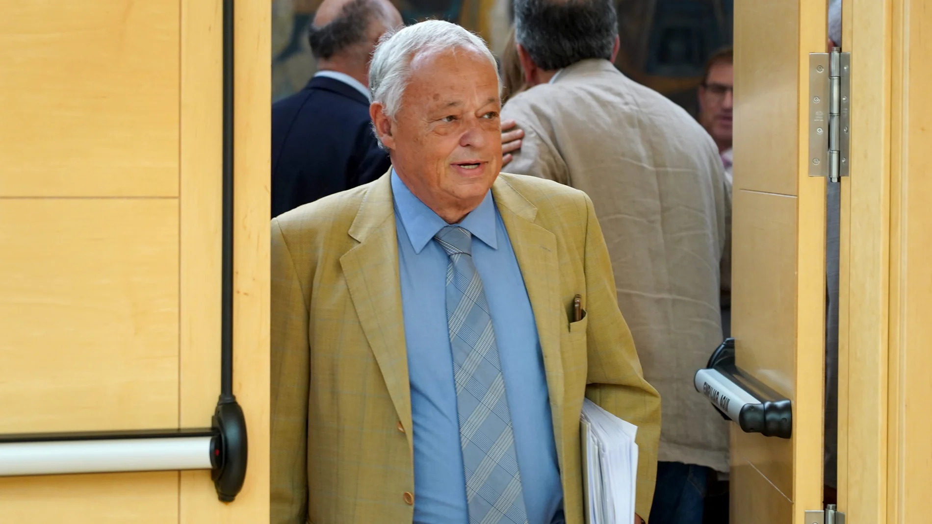 Gonzalo Santonja comparece en las Cortes regionales