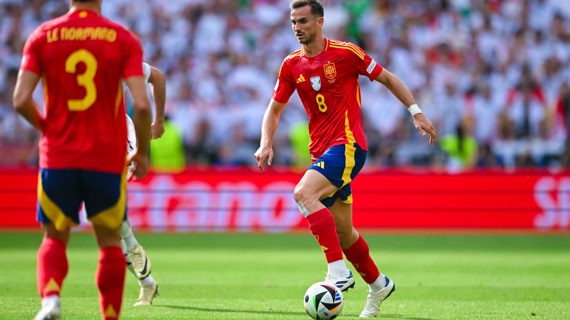 July 5, 2024, Stuttgart, Baden-Wuerttemberg, Germany: Fabian Ruiz (Spain) in Aktion, UEFA EURO 2024 - Quarter-final, Spain vs Germany, Arena Stuttgart am 05. July 2024 in Stuttgart, Deutschland. (Foto von Silas Schueller/DeFodi Images)..Fabian Ruiz (Spain) controls the ball, UEFA EURO 2024 - Quarter-final, Spain vs Germany, Arena Stuttgart on July 5, 2024 in Stuttgart, Germany.,Image: 887529650, License: Rights-managed, Restrictions: * Croatia, France, Germany, Poland and UK Rights OUT *, Mod...