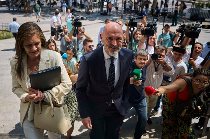 Joaquín Goyache, rector de la Universidad Complutense de Madrid, a su llegada a declarar en los juzgados de Plaza de Castilla como imputado en el "caso Begoña Gómez", para el que ahora pide que no se prorrogue la investigación