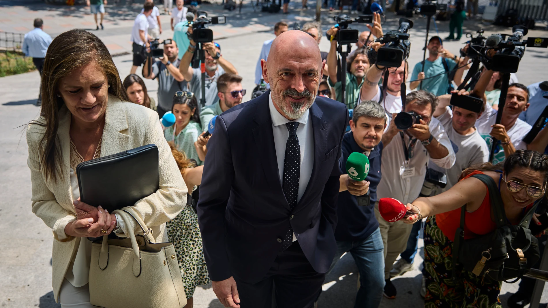 Joaquín Goyache, rector de la Universidad Complutense de Madrid, a su llegada a declarar en los juzgados de Plaza de Castilla como imputado en el "caso Begoña Gómez", para el que ahora pide que no se prorrogue la investigación