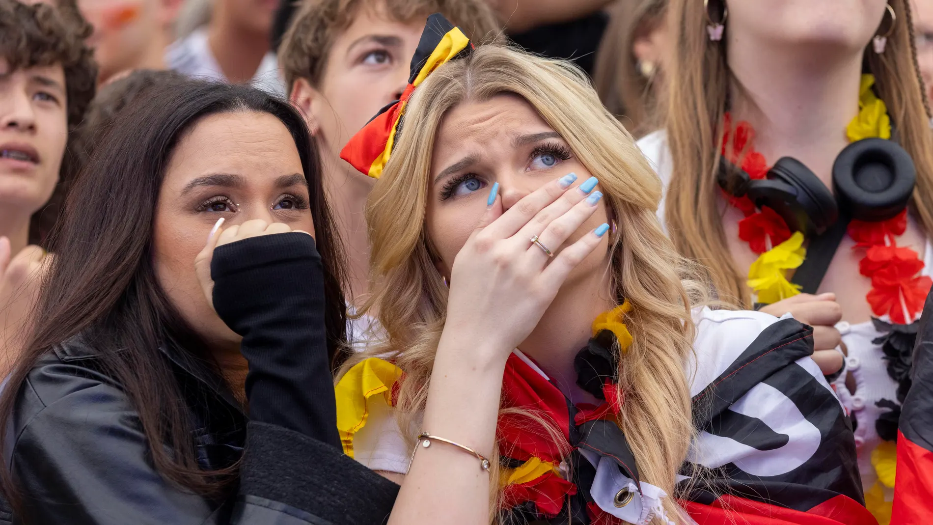 Berlin (Germany), 05/07/2024.- Supporters of Germany look dejected during the public screening of the UEFA EURO 2024 match Germany vs Spain in Berlin, Germany, 05 July 2024. (Alemania, España) EFE/EPA/Christian Thiel