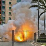 Imagen de una de las mascletàs que se dispararon en la Plaza de los Luceros de Alicante en las Hogueras de San Juan