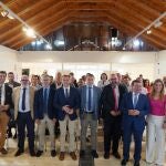 Foto de familia de Gago y Conrado Íscar con alcaldes de Valladolid que se han sumado al 012Rural