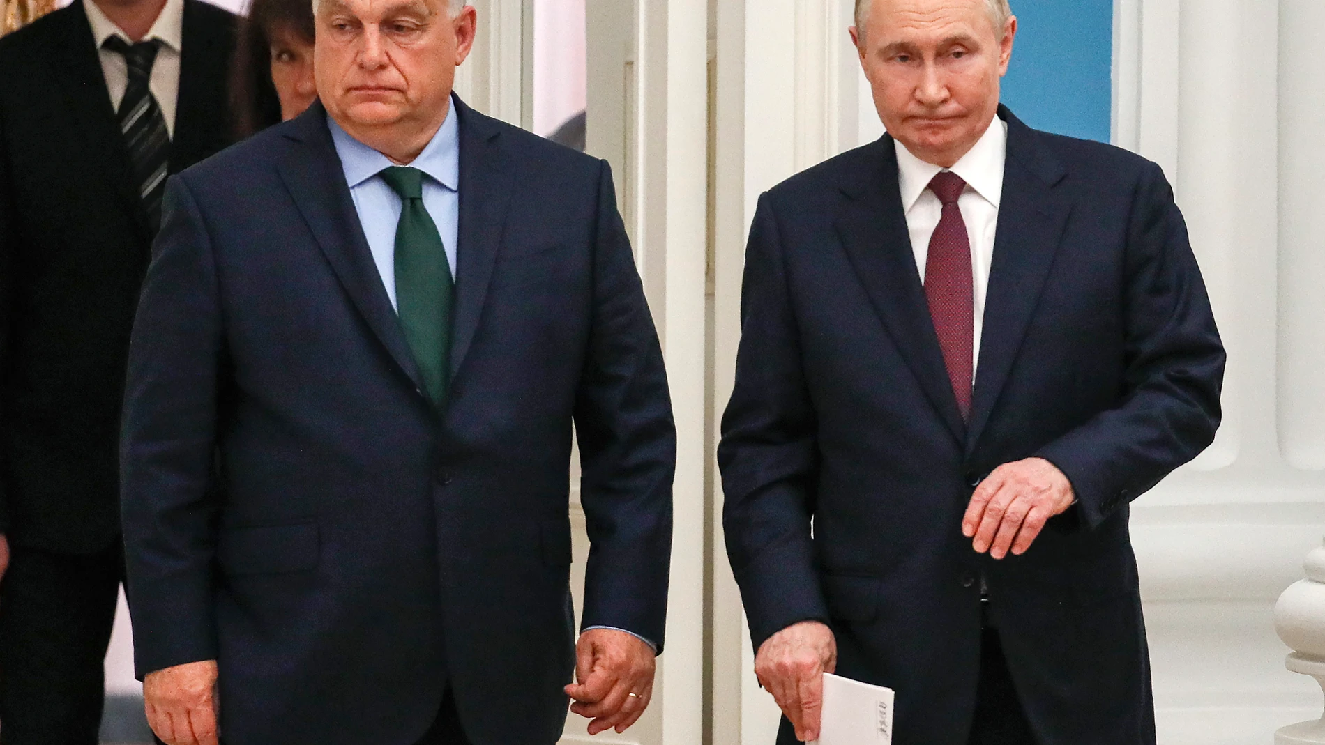 Moscow (Russian Federation), 05/07/2024.- Hungarian Prime Minister Viktor Orban (L) and Russian President Vladimir Putin (R) arrive for a press conference after their bilateral talks at the Kremlin in Moscow, Russia, 05 July 2024. Viktor Orban is in Moscow for a one-day working visit. (Hungría, Rusia, Moscú) EFE/EPA/YURI KOCHETKOV