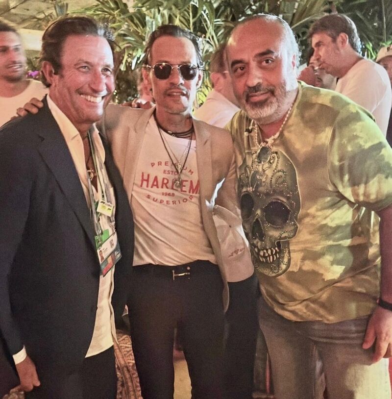 Miky Grendene, Marc Anthony y Chico Castillo en la Formula 1