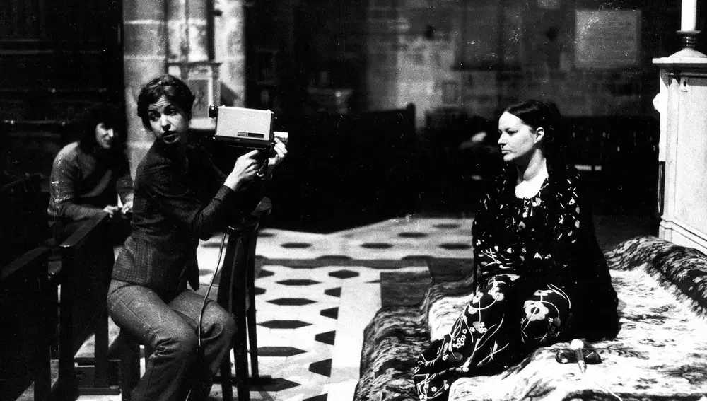 Carole Roussopoulos filmando durante el rodaje 'Les prostituées de Lyon parlent'