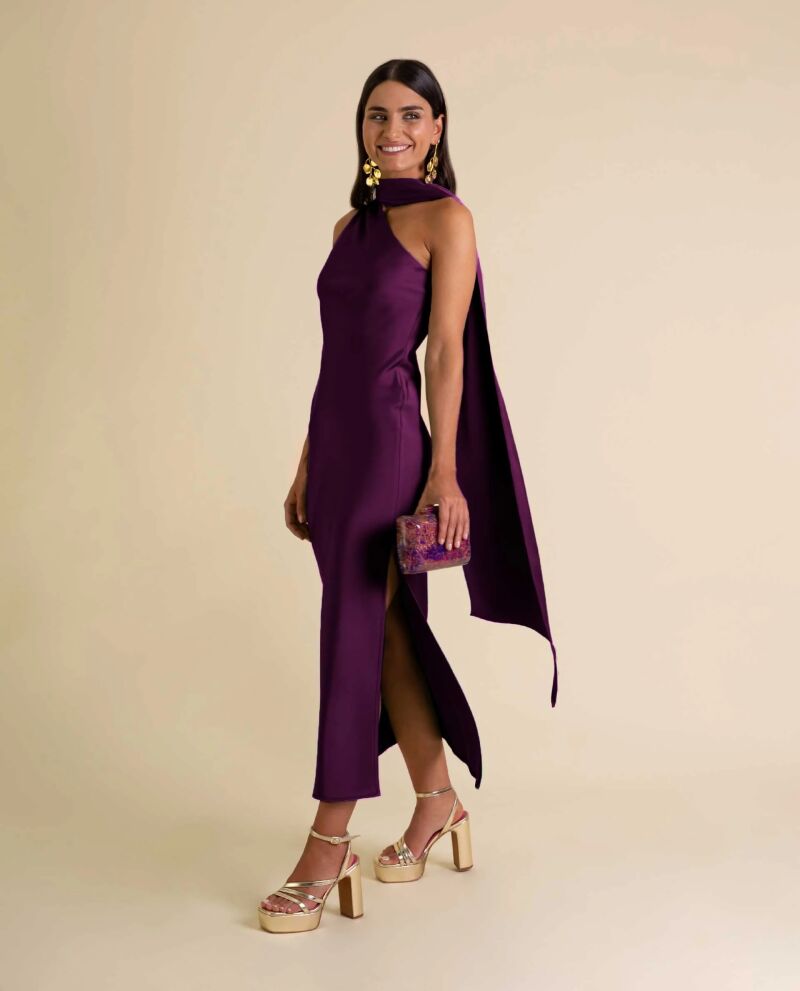 Vestido midi con capa multifuncional.