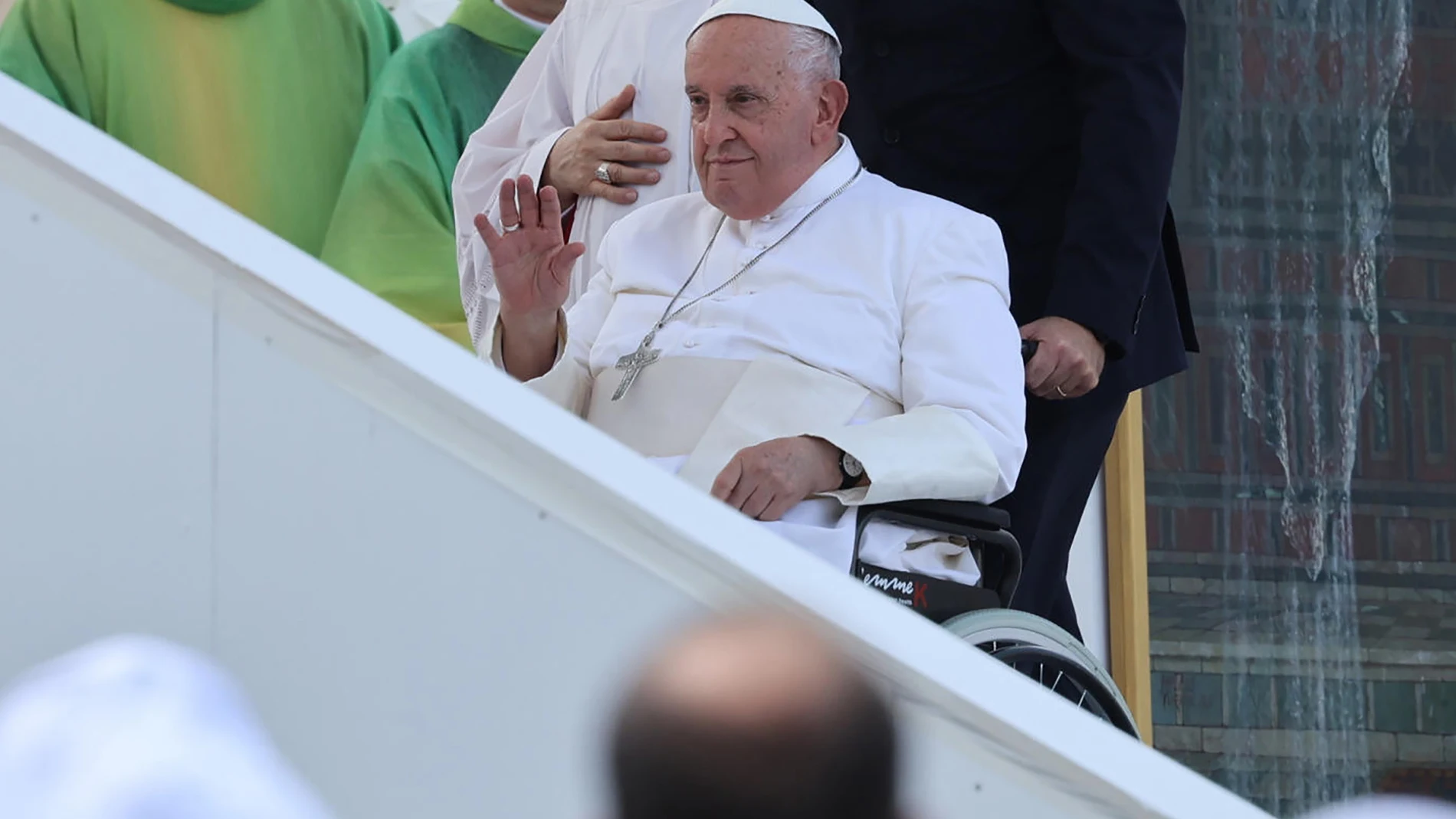 Trieste (Italy), 07/07/2024.- Pope Francis arrives to lead a mass during a pastoral visit on the occasion of the 50th Social Week of Italian Catholics, at Piazza Unita'Äô d'iItalia in Trieste, Italy, 07 July 2024. (Papa, Italia) EFE/EPA/GABRIELE CROZZOLI