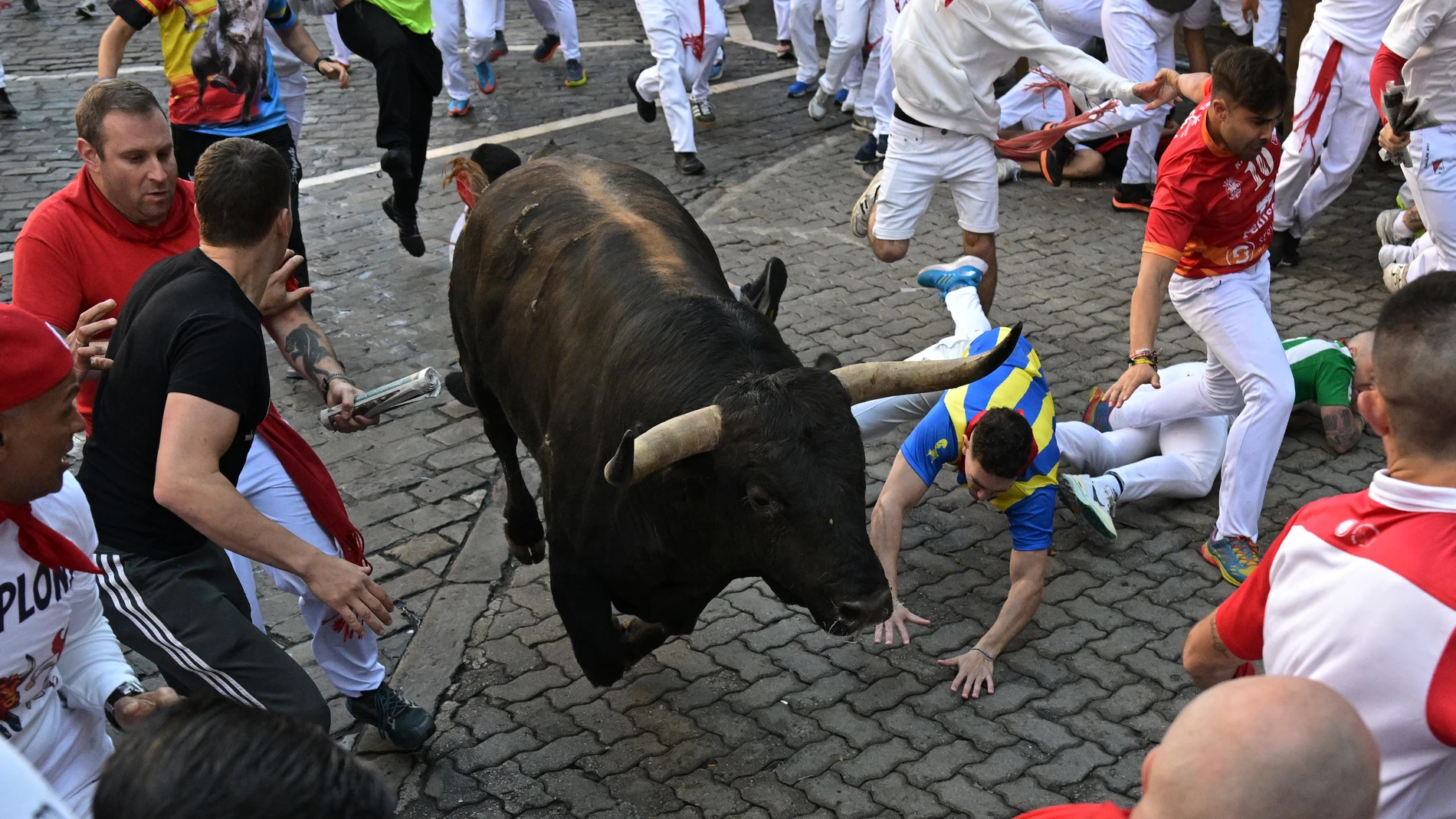 -FOTODELDÍA- PAMPLONA, 07/07/2024.- Primer encierro de los Sanfermines este domingo en el Día de San Fermín, copatrón de Pamplona, ciudad que celebra los Sanfermines, Fiesta de Interés Turístico Internacional, hasta el próximo 14 de julio. EFE/ Daniel Fernández