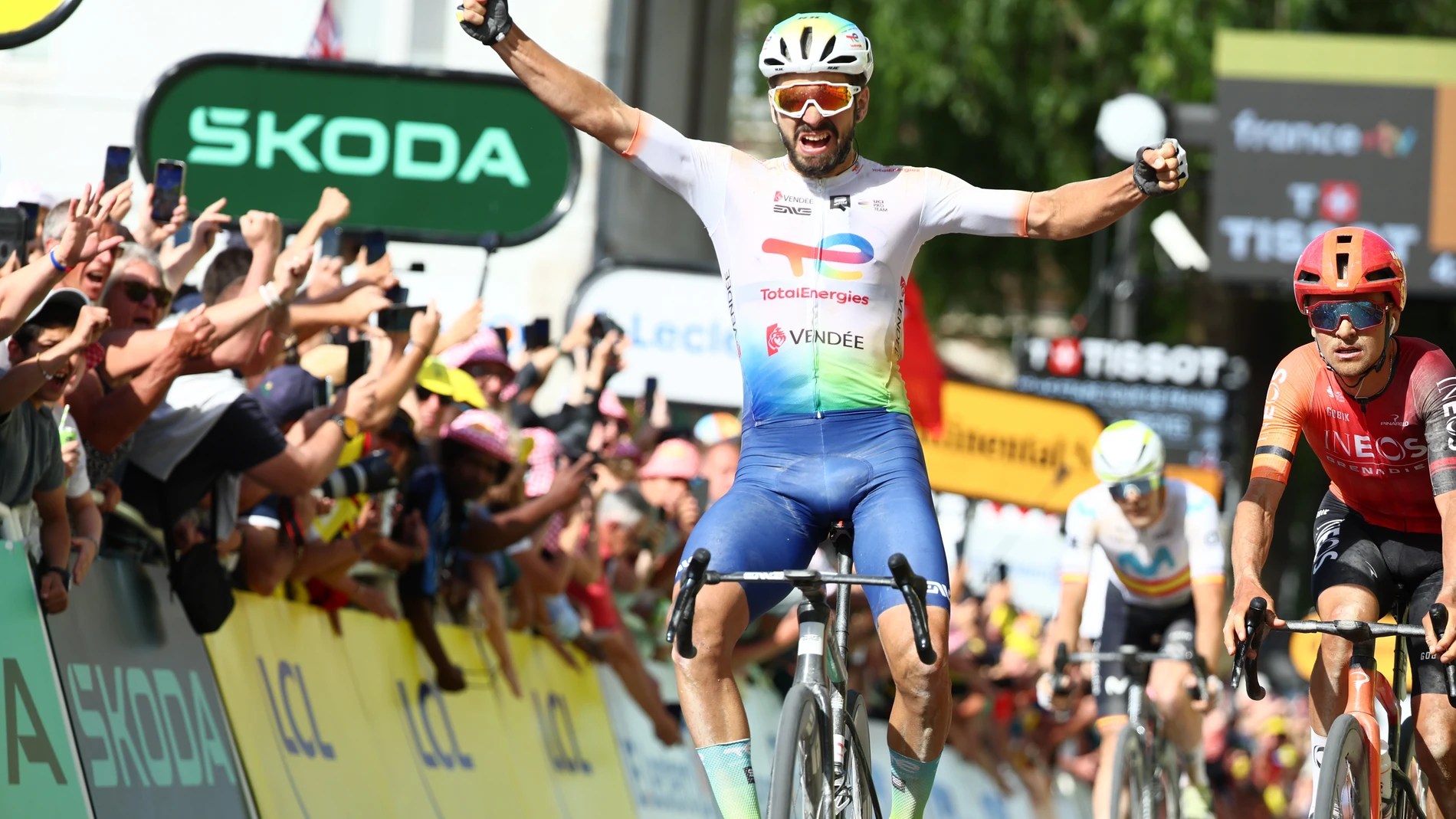07 July 2024, France, Troyes: France's Anthony Turgis of TotalEnergies team cheers as he crosses the finish line during the 9th stage of the 111th edition of the Tour de France cycling race, 199km in Troyes. Photo: David Pintens/Belga/dpa 07/07/2024 ONLY FOR USE IN SPAIN