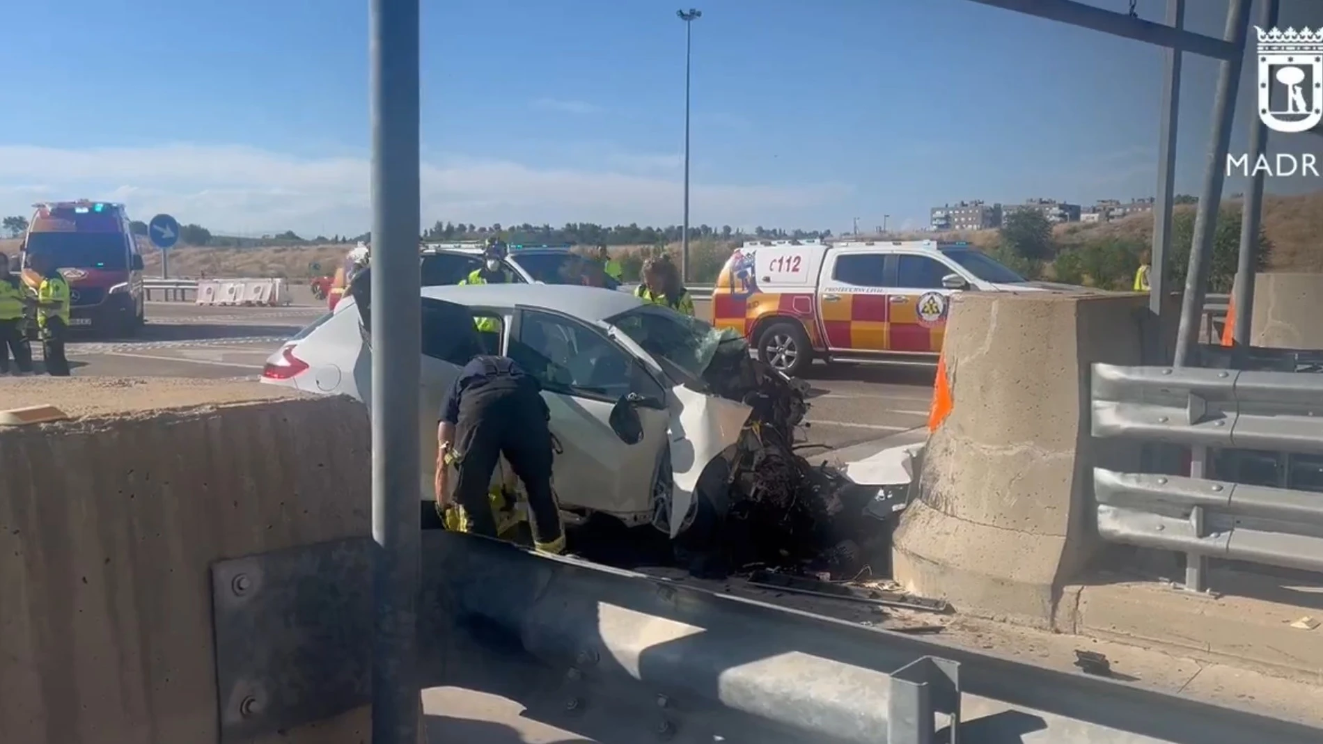 Muere un hombre de 54 años tras impactar con su vehículo contra el hormigón de un peaje de la R3 EMERGENCIAS MADRID 07/07/2024