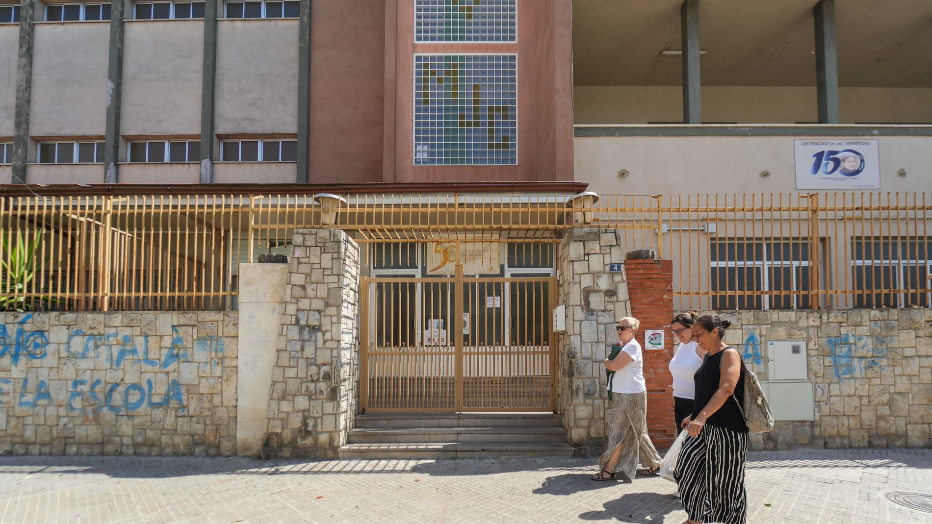 Fachada del Centro de Orientación Familiar (COF) Madre Josefa Campos, a 8 de julio de 2024, en Alaquàs, Valencia, Comunidad Valenciana (España). La inspección educativa de la Conselleria de Educación, Universidades y Empleo de la Generalitat Valenciana recibió, el pasado 4 de julio, una denuncia por terapias de conversión sexual a alumnos del COF Madre Josefa Campos de Alaquàs (Valencia) ocurridas hace años. La denuncia ha sido interpuesta por antiguos estudiantes del centro, hacia un profes...