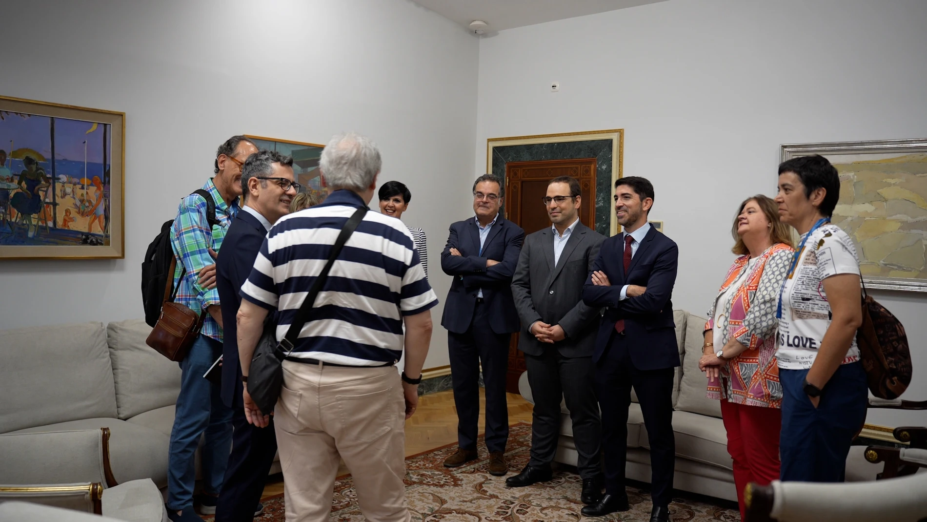 El ministro de la Presidencia, Justicia y Relaciones con las Cortes, Félix Bolaños (2i), mantiene un encuentro con asociaciones de víctimas de abusos de la Iglesia, en la sede del Ministerio, a 8 de julio de 2024, en Madrid (España).