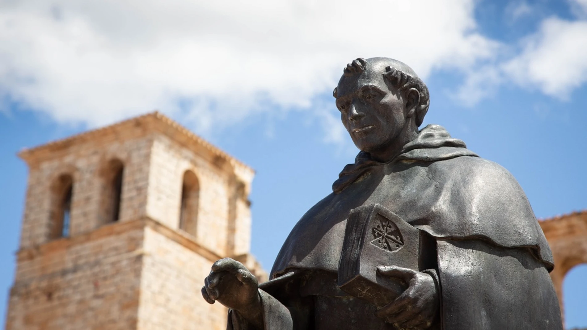 Estatua de Fray Tomás de Berlanga en su localidad natal