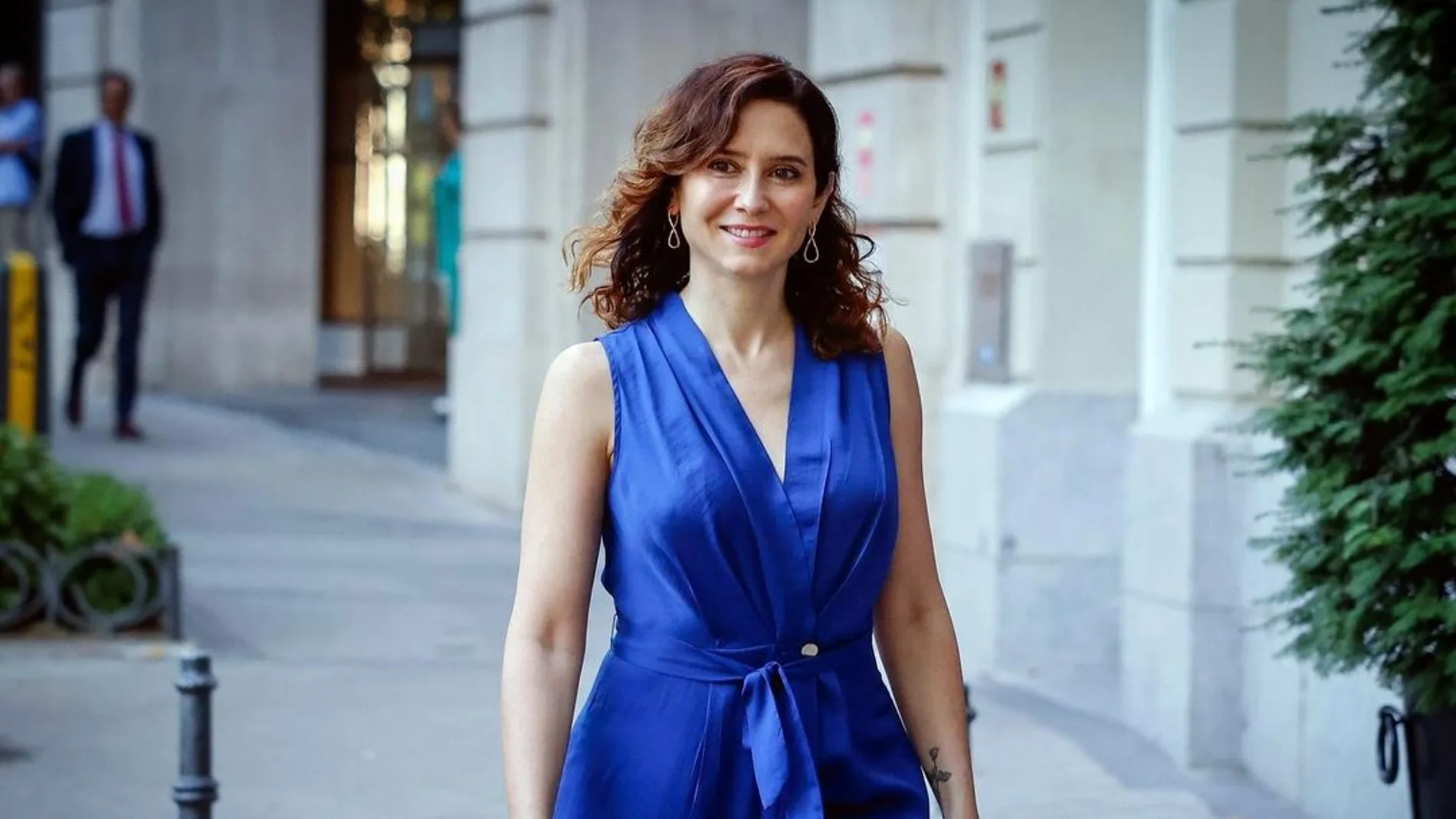 Isabel Díaz Ayuso con vestido catalán.
