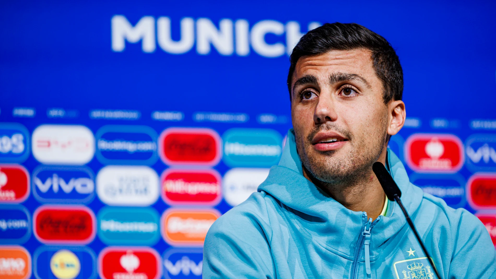 MÚNICH (ALEMANIA), 08/07/2024.- El centrocampista de la selección española Rodrigo Hernández "Rodri" asiste a una rueda de prensa en Múnich, Alemania, este lunes, en la víspera del partido de semifinales de la Eurocopa 2024 ante Francia. EFE/RFEF/Pablo García SOLO USO EDITORIAL/ SOLO DISPONIBLE PARA ILUSTRAR LA NOTICIA QUE ACOMPAÑA / (CRÉDITO OBLIGATORIO) FOTO RFEF